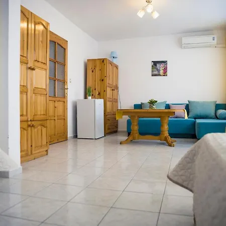 Panorama Chantall-izby,apartmany S Vyhladom Na Апартамент Равда