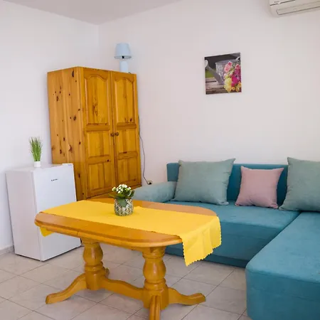 Panorama Chantall-izby,apartmany S Vyhladom Na 拉夫达